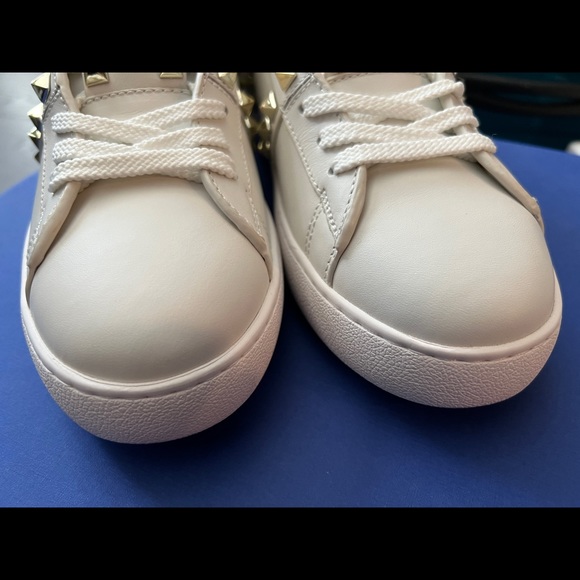 Valentino Rockstud Sneaker （SOLD） - Picture 3 of 6